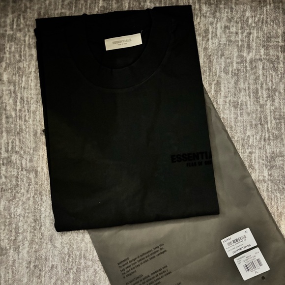 Size - Large Essentials Stretch LimoMen's Shirt - Picture 1 of 4